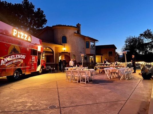 Angelenos' Wood Fired Pizza Catering by null