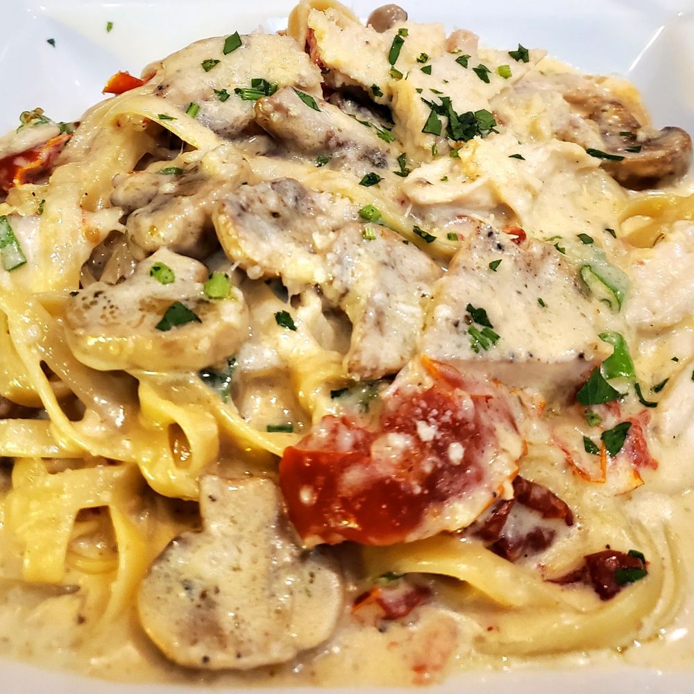 Charlew's Tap House - Chicken Alfredo - Beer Bar Near Me - Anderson, California
