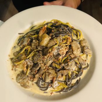 Maccheroni Republic - Bianchi & Neri - Italian Near Me - Los Angeles, California
