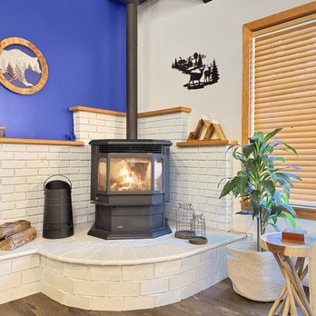 Highline Hosting - Mammoth ski-week, simplified -- chef's kitchen, attached garage, room for the whole crew. - Property Management Near Me