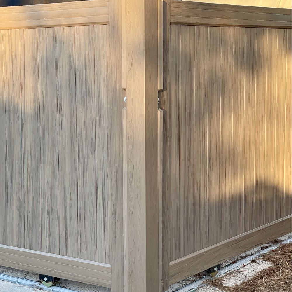 Vinyl Concepts - Removable corner with gates closed and locked. - Fences & Gates Near Me - Torrance, California