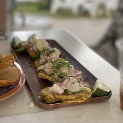 Hook’d - Tostones
