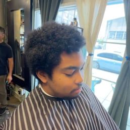 Wow, thank you for the haircut, Mr Yang. This is the before and after pictures that I took after getting cut. Yang definitely got me right Wow, thank you for the haircut, Mr Yang. This is the before and after pictures that I took after getting cut. Yang definitely got me right