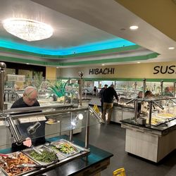 Golden Hibachi Buffet - A nice buffet. Clean and plentiful.