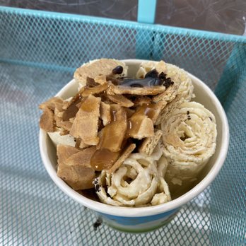 Class 520  - S'mores with vanilla ice cream - Ice Cream & Frozen Yogurt Near Me - Rockville, Maryland