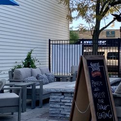 Emil's - Outdoor Patio