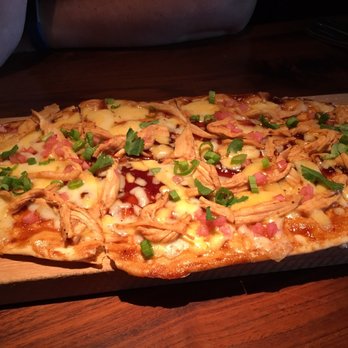 Hudson 29 Kitchen + Drink - Flatbread with bbq chix $12 - New American Near Me - Upper Arlington, Ohio