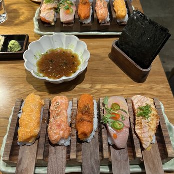 Sonmari - lunch set with scallops, salmon, spicy tuna, yellowtail and seared salmon - Sushi Bars Near Me - Los Angeles, California