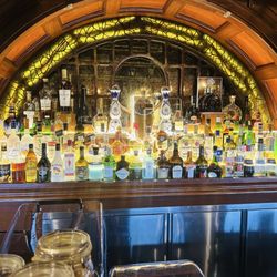Tap Room Bar - Cool ass old skool bar