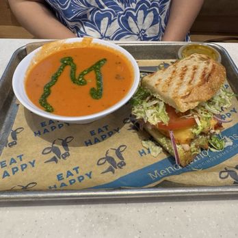 Mendocino Farms - 1/2 Sand. Combo: Turkey Avo Salsa Verde & Tomato Soup - Salad Near Me - Austin, Texas