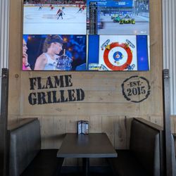Chuck's Roadhouse Pickering - Booth and screens