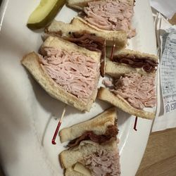 Fat Jacks Deli & Pub - Club Sandwich