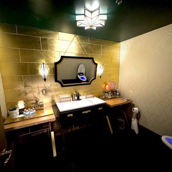 The Gold Bar Piercing - Additional bathroom amenities for a quick refresh and comfort. - Piercing Near Me - San Luis Obispo, California