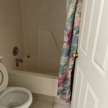 Brass Door Motel - Bathroom - Hotels Near Me - Gassville, Arkansas Brass Door Motel - Bathroom - Hotels Near Me - Gassville, Arkansas