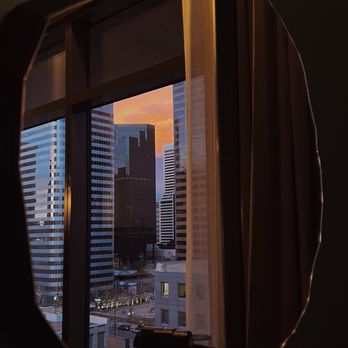 Thompson Denver - Fun mirror reflecting the sunset - Hotels Near Me - Denver, Colorado Thompson Denver - Fun mirror reflecting the sunset - Hotels Near Me - Denver, Colorado