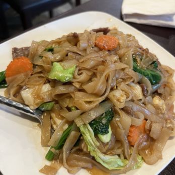 Thai House Restaurant - Pad see-ew with beef - Thai Near Me - Canmore, Alberta
