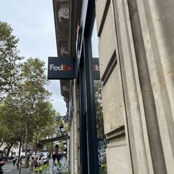 FedEx - Extérieur (outside)