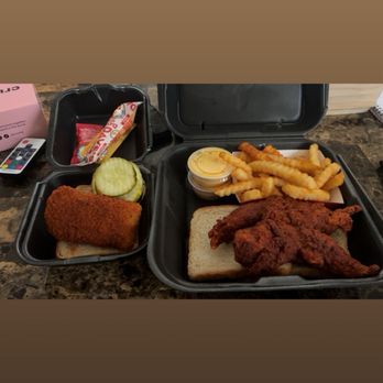 Dave's Hot Chicken - Mozzarella stick, chicken strips and fries - Chicken Shop Near Me - Tucson, Arizona