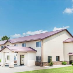 Super 8 by Wyndham Paris IL - Exterior