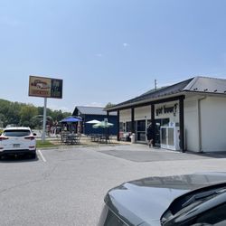 Four Ways Pub & Eatery - Exterior