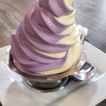 Da Kitchen Maui - Pineapple Dole/Ube soft serve - Hawaiian Near Me - Kihei, Hawaii