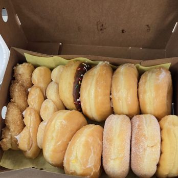 Crafted Donuts - Dozen originals - Donuts Near Me - Los Angeles, California Crafted Donuts - Dozen originals - Donuts Near Me - Los Angeles, California