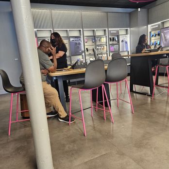 T-Mobile Experience Store - Mobile Phones Near Me - Winston Salem, North Carolina