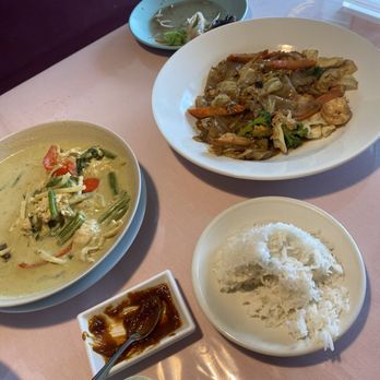 Nice Thai Cuisine - Green curry and pad see ew - Thai Near Me - Chesapeake, Virginia