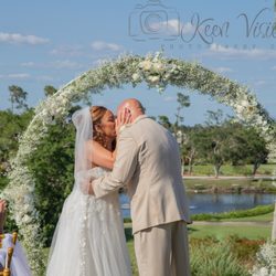 Gladrich Florist Shoppe - Flowers complete the wedding day