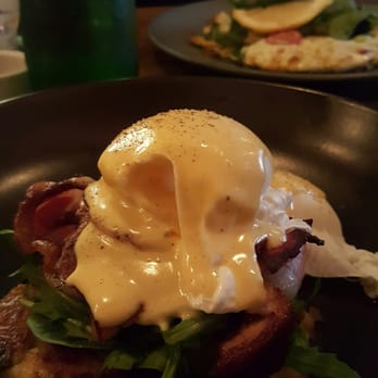 Stain Cafe - Bacon benny. Mate.  The potato hash was delish below that too - Coffee & Tea Near Me - Hunters Hill, NSW