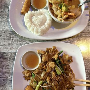 Khao Thai & Sushi - Massaman Curry and Pad See Ew - Thai Near Me - Delray Beach, Florida Khao Thai & Sushi - Massaman Curry and Pad See Ew - Thai Near Me - Delray Beach, Florida