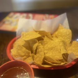 Los Pedros Mexican Gril - Stale old chips