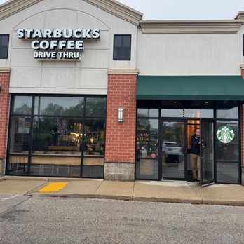Starbucks - exterior - Coffee & Tea Near Me - Franklin, Wisconsin