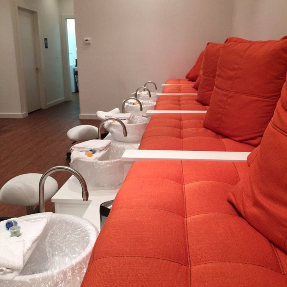 Pedicure couches and bowls Pedicure couches and bowls