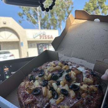 Anthony's Pizza & Pasta - Hawaiian pizza with olives - Pizza Near Me - Corona, California Anthony's Pizza & Pasta - Hawaiian pizza with olives - Pizza Near Me - Corona, California