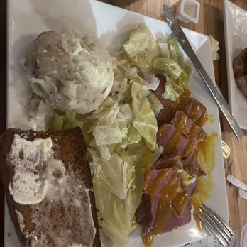 McCreary's Irish Pub & Eatery - Corned Beef and Cabbage with Mashed Potatoes and Grilled Soda Bread - Irish Pub Near Me - Columbia, Tennessee McCreary's Irish Pub & Eatery - Corned Beef and Cabbage with Mashed Potatoes and Grilled Soda Bread - Irish Pub Near Me - Columbia, Tennessee