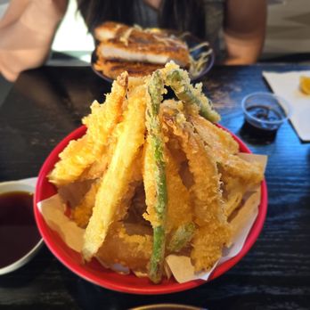 KoKoLo Donburi - Assorted tempura (5/5) - Japanese Near Me - Livermore, California KoKoLo Donburi - Assorted tempura (5/5) - Japanese Near Me - Livermore, California