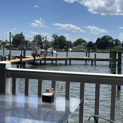 Carson's Creekside Restaurant and Lounge - Outside patio view