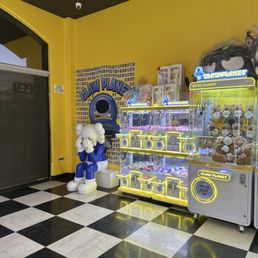 Great claw machine place !