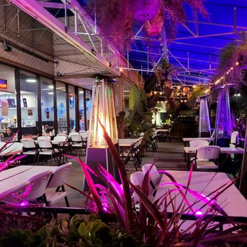 Joe's Pho Original - Outdoor patio seating with heated lamps - Vietnamese Near Me - San Leandro, California