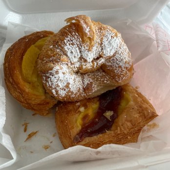 Aconcagua - Facturas dulce de leche, facturas de membrillo/crema pastelera - Coffee & Tea Near Me - Layton, Utah Aconcagua - Facturas dulce de leche, facturas de membrillo/crema pastelera - Coffee & Tea Near Me - Layton, Utah