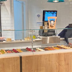 El Corte Inglés - Food choices inside store