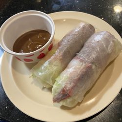 Pho Ly Ly - Spring rolls with peanut sauce
