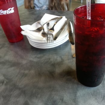 Beach Pizza - Large soda cups with plates. - Italian Near Me - Westchester, California Beach Pizza - Large soda cups with plates. - Italian Near Me - Westchester, California