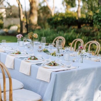 The Event Besties - table setting for wedding reception dinner - Wedding Planning Near Me The Event Besties - table setting for wedding reception dinner - Wedding Planning Near Me