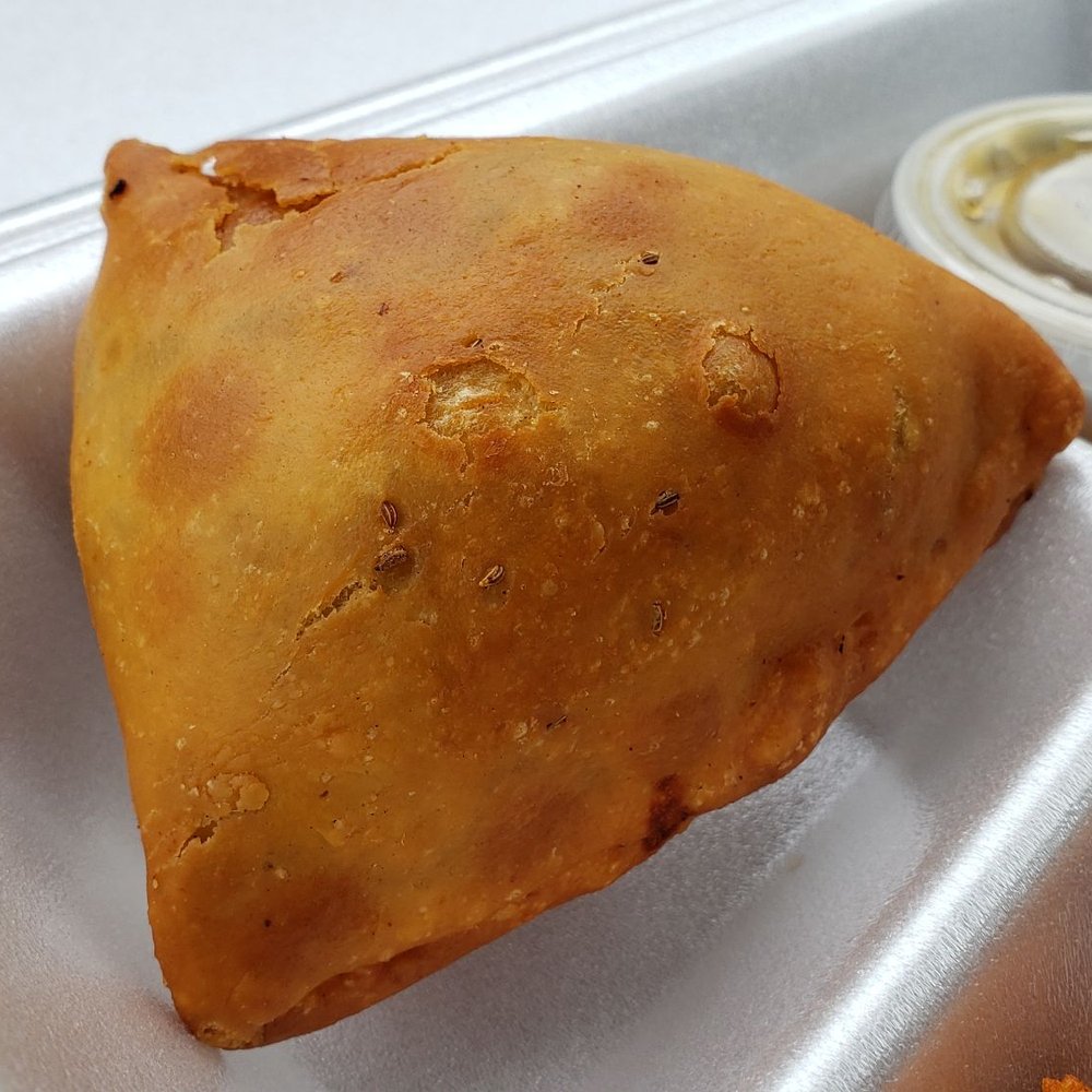 Samosa ($2.75), vegan by default. Pretty good though I didn't like the raisins inside. Samosa ($2.75), vegan by default. Pretty good though I didn't like the raisins inside.