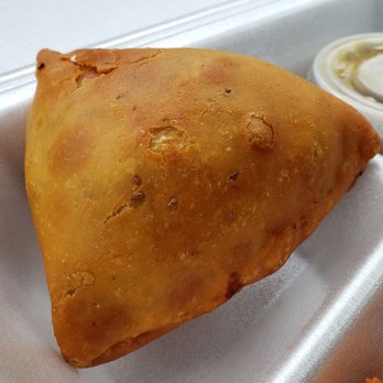 World Famous Momo - Samosa ($2.75), vegan by default. Pretty good though I didn't like the raisins inside. - Himalayan/Nepalese Near Me - Saint Paul, Minnesota World Famous Momo - Samosa ($2.75), vegan by default. Pretty good though I didn't like the raisins inside. - Himalayan/Nepalese Near Me - Saint Paul, Minnesota