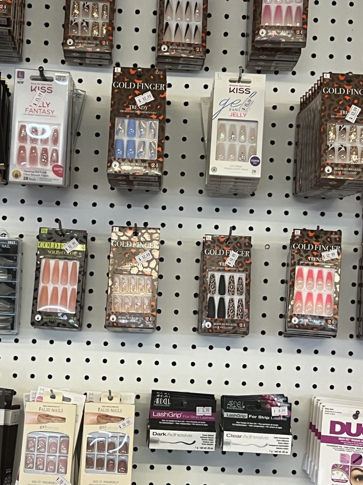 Step On Beauty Supply Store Logo