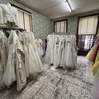 The Green Giraffe - Bridal and Gown Room - Used, Vintage & Consignment Near Me - Unadilla, New York The Green Giraffe - Bridal and Gown Room - Used, Vintage & Consignment Near Me - Unadilla, New York