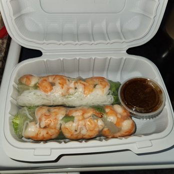 D Pho - Spring rolls with shrimp and peanut butter sauce - Vietnamese Near Me - Los Banos, California